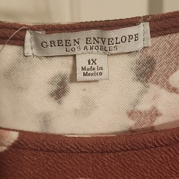 Green Envelope Mauve Pink Floral Bell Sleeve Blouse, 1X - Picture 5 of 6